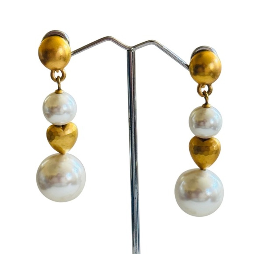Earrings VTG Pearl heart Rare Regal chunky Clip Dangle High end Gold tone ornate